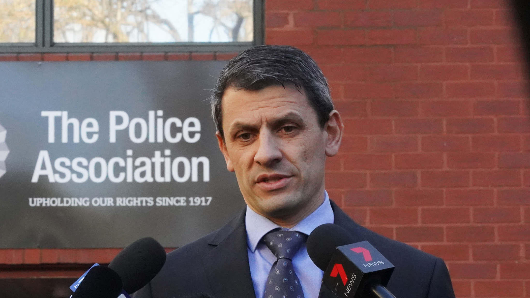 要命了！澳洲警察不满工资低、工时长，将拒开罚单、帮助违法司机避开法律制裁（组图） - 2
