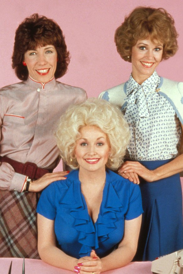 Dolly Parton with Lily Tomlin (left) and Jane Fonda (right) in 9 to 5.