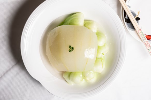 White Cangzhen (steamed winter melon covering wok-tossed chicken, duck, prawn and scallop).