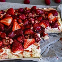 Scone slab with lots of strawberries recipe. KatrinaÂ Meynink's slab bakes for Good Food August 2020. Please creditÂ KatrinaÂ Meynink. Good Food use only.