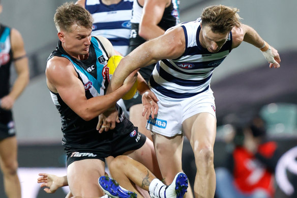 Ollie Wines and Lachie Henderson battle for the ball on Thursday night.