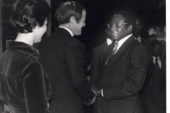 Australia’s first High Commissioner to Zimbabwe, Jeremy Hearder, and his wife Kay meeting Robert Mugabe.