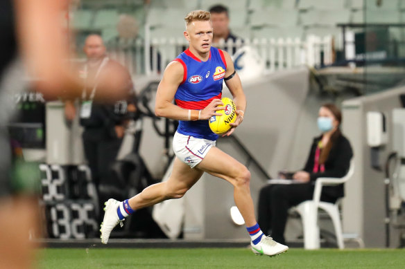 Adam Treloar in action for his new team during the Bulldogs win over Collingwood on Friday night.