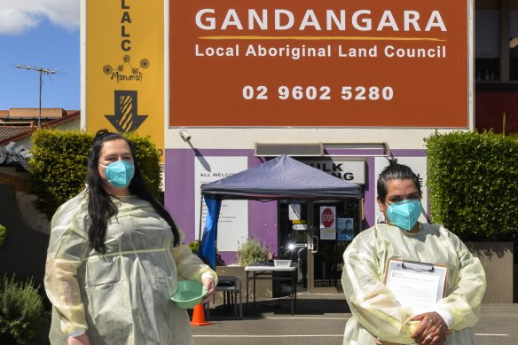 TAFE students Khloe Bolton (left) and Sarah Robinson (right) are among students helping health professionals with the rollout of COVID-19 vaccinations. 