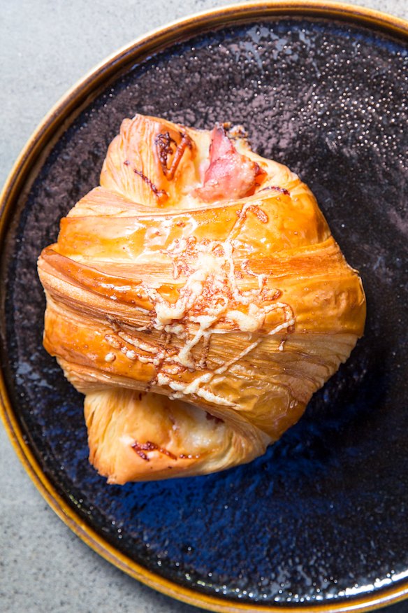 Smoked ham and gruyere croissant with seeded mustard 