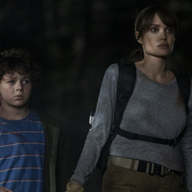Angelina Jolie and Finn Little in a scene from Those Who Wish Me Dead.