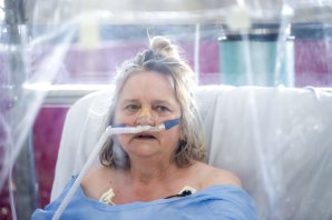 COVID-19 patient Maria Roessen, pictured in Sunshine Hospital’s ICU, has an underlying lung condition and is very lucky to be alive thanks to being double vaccinated.
