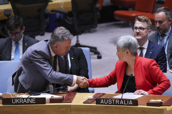 Foreign Minister Penny Wong shakes hands with a Ukrainian diplomat at the UN.