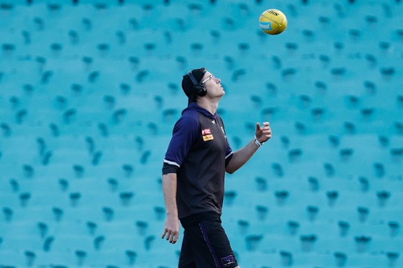 Cox warms up for the preliminary final. 