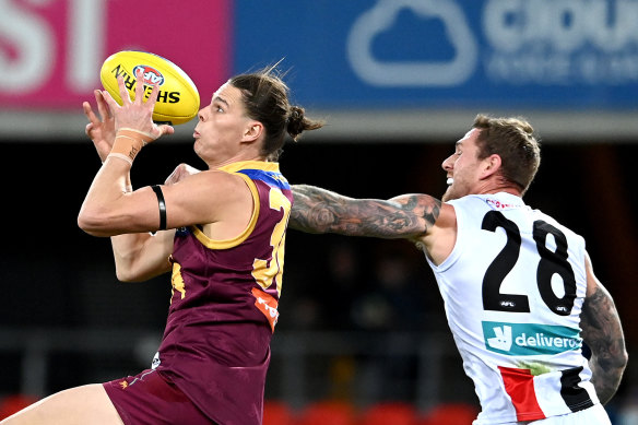 Eric Hipwood takes on Tim Membrey before leaving the game injured.