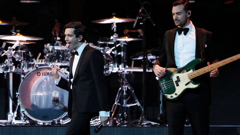 Malezya, İngiliz grup The 1975'in eşcinsel öpüşmesinin ardından müzik festivalini durdurdu