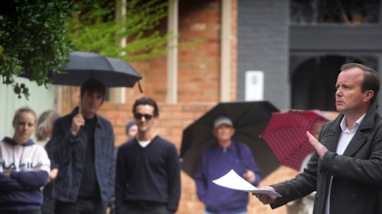 Lucas Mills auctions 2 Byron Street. 