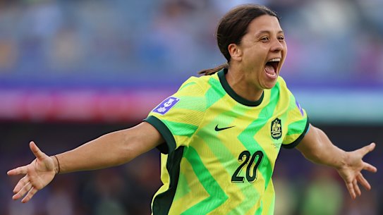 Sam Kerr scores!