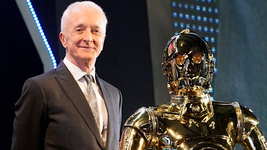 Anthony Daniels poses with C-3PO.