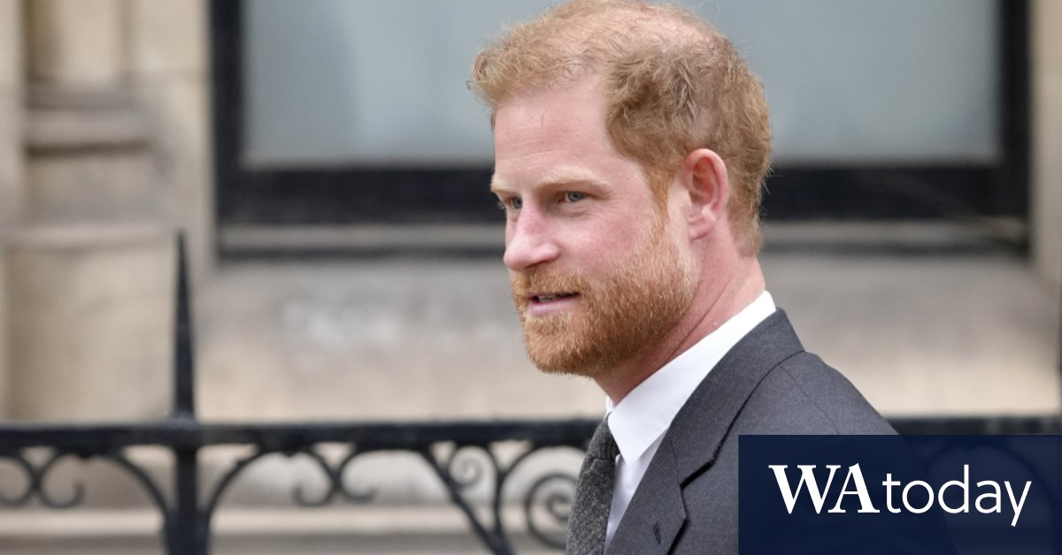 Tabloid apologises at begin of phone-hacking trial