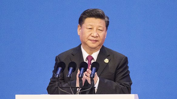 Xi Jinping applauds ahead of delivering his speech at Boao on Tuesday.