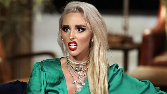 Elizabeth is "shocked" to hear Sam mock and fat-shame her.