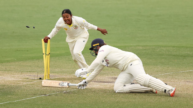 Australia’s Alana King runs out England’s Anya Shrubsole on a dramatic final day of the Test. 