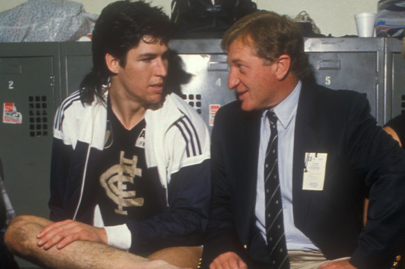 Carlton captain Stephen Kernahan with Elliott in 1988. 