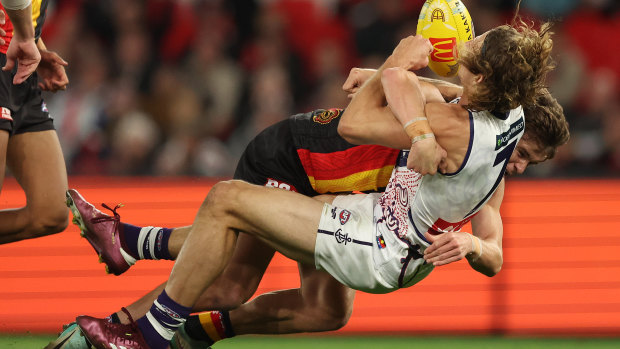 AFL 2024 round 10 LIVE updates: Saints chase comeback win as Dockers lead in final term; Frederick subbed out after Webster collision