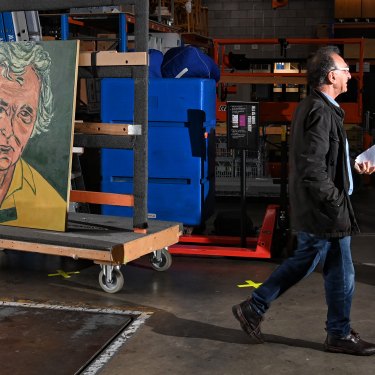 2019 Archibald winner Tony Costs delivers his 2022 portrait of friend Roger Scott.