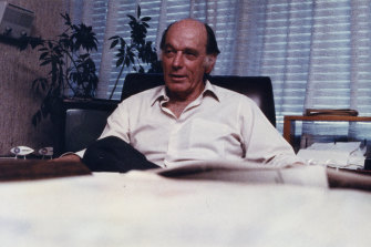 維克卡羅爾在 1980 年至 1983 年間擔任《悉尼先驅晨報》的編輯。