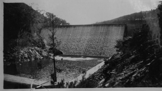 A photograph of the old Cotter Dam from Gwen Lawless' collection.