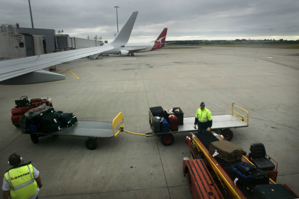 Baggage handlers working on international flights will have to be vaccinated under a NSW government order.