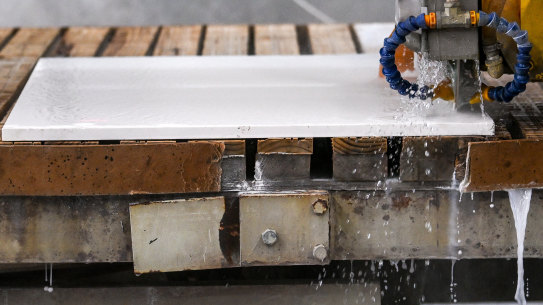 Engineered stone, widely used in kitchen benchtops, can cause the deadly lung disease silicosis.