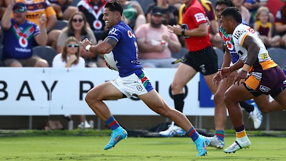 Jesse Arthars streaks away to score a try against his old club at Moreton Daily Stadium.