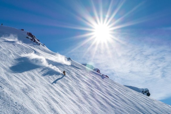 Skiing in the sunshine at Mount Dobson