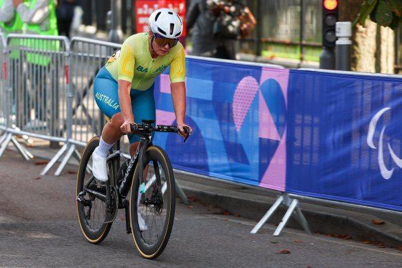 Emily Petricola on course during the C4-5 road race.