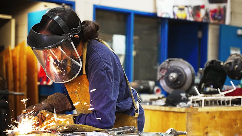 Delavka Katie si želi le osnovnih pogojev dela v gradbeništvu