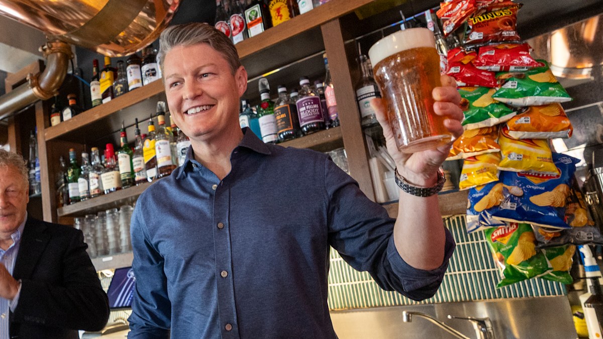 Dogs to be allowed in Victorian pubs, opening hours extended, in ...