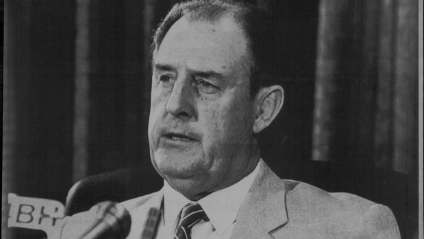 Queensland's opposition leader Nev Warburton during a media conference in 1987.