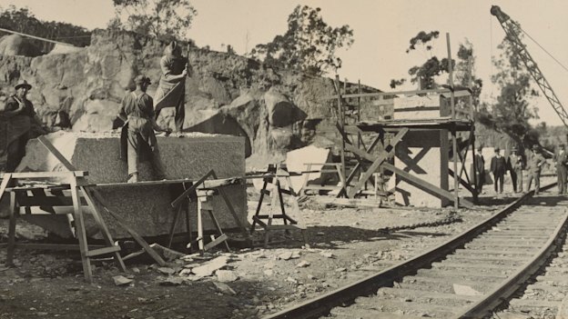 Preparing an altar stone for the Martin Place Cenotaph in 1927. Granite from Moruya was used for the Captain Cook statue and the Anzac Memorial in Hyde Park.