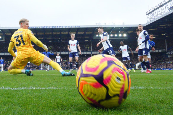 Everton’s Dominic Calvert-Lewin beats keeper Antonin Kinsky to score the first goal of the match.