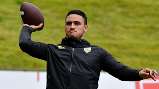 Holmes turns to former Sharks trainer Elkin ahead of NFL bid