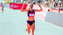 Izzi Batt-Doyle finishing the Chicago Marathon and breaking Jessica Stenson’s Australian women’s marathon record.