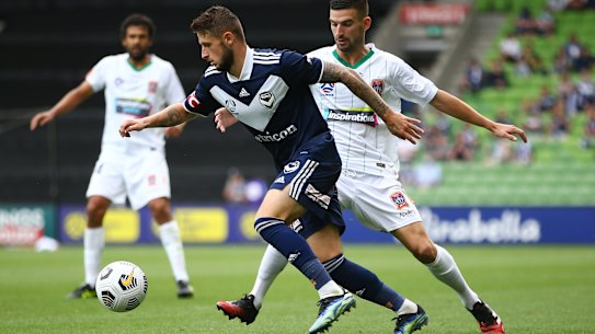 MELBOURNE, AUSTRALIA - FEBRUARY 21: Jacob Brimmer of the Victory runs with the ball during the A-League match between the Melbourne Victory and the Newcastle Jets at AAMI Park, on February 21, 2021, in Melbourne, Australia. (Photo by Mike Owen/Getty Images)