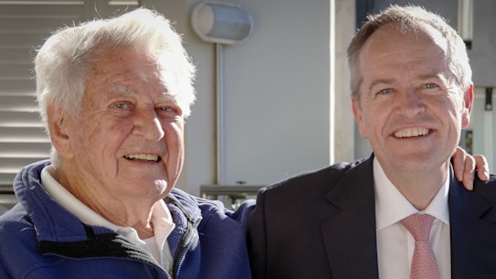 Bob Hawke says Bill Shorten has set out a large policy agenda rather than being a "small target" politician.