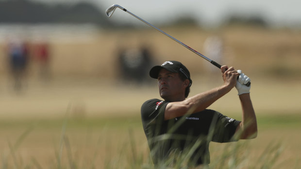 American Kevin Kisner leads the British Open after the first round.