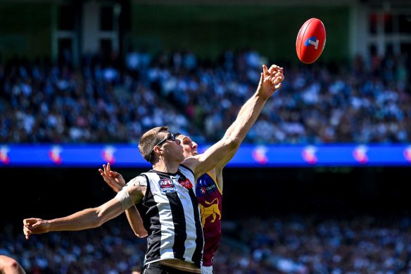 Mason Cox leaps for the ball.