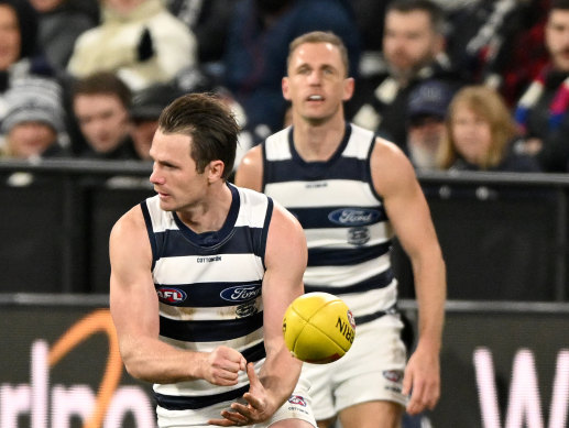 Patrick Dangerfield showed up the Bulldogs midfield with a best afield performance in Joel Selwood’s 350th.
