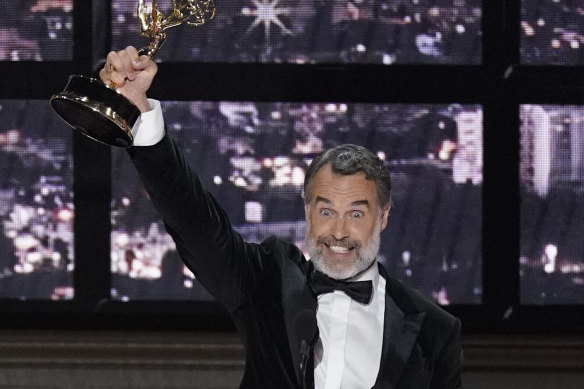 Murray Bartlett accepts his award for outstanding supporting actor in a limited anthology series or movie for The White Lotus.