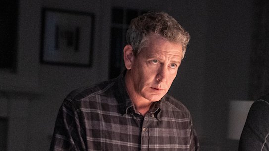Detective Ralph Anderson (Ben Mendelsohn and police chief Yunis Sablo (Yul Vazquez) ponder their next move in The Outsider.  