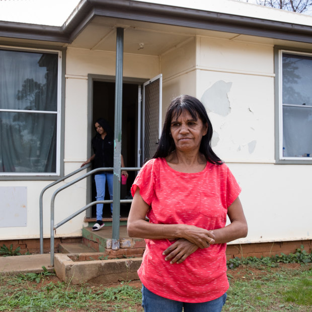 Lee-Anne Ebsworth outside her mother's public housing home  in Dubbo.