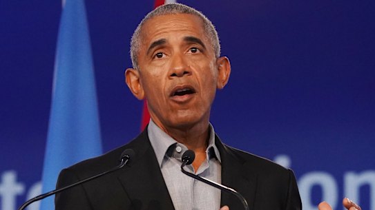 Former US president Barack Obama received a standing ovation after his speech at the cilmate summit.
