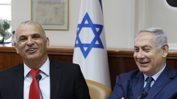From left, Israeli Finance Minister Moshe Kahlon and Prime Minister Benjamin Netanyahu.