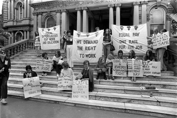 Demonstration outside the Sydney Town Hall, November 11, 1972.